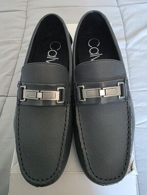 Calvin Klein Men’s Grey Textured Slip-On Loafers with Metal Bit - NWOT